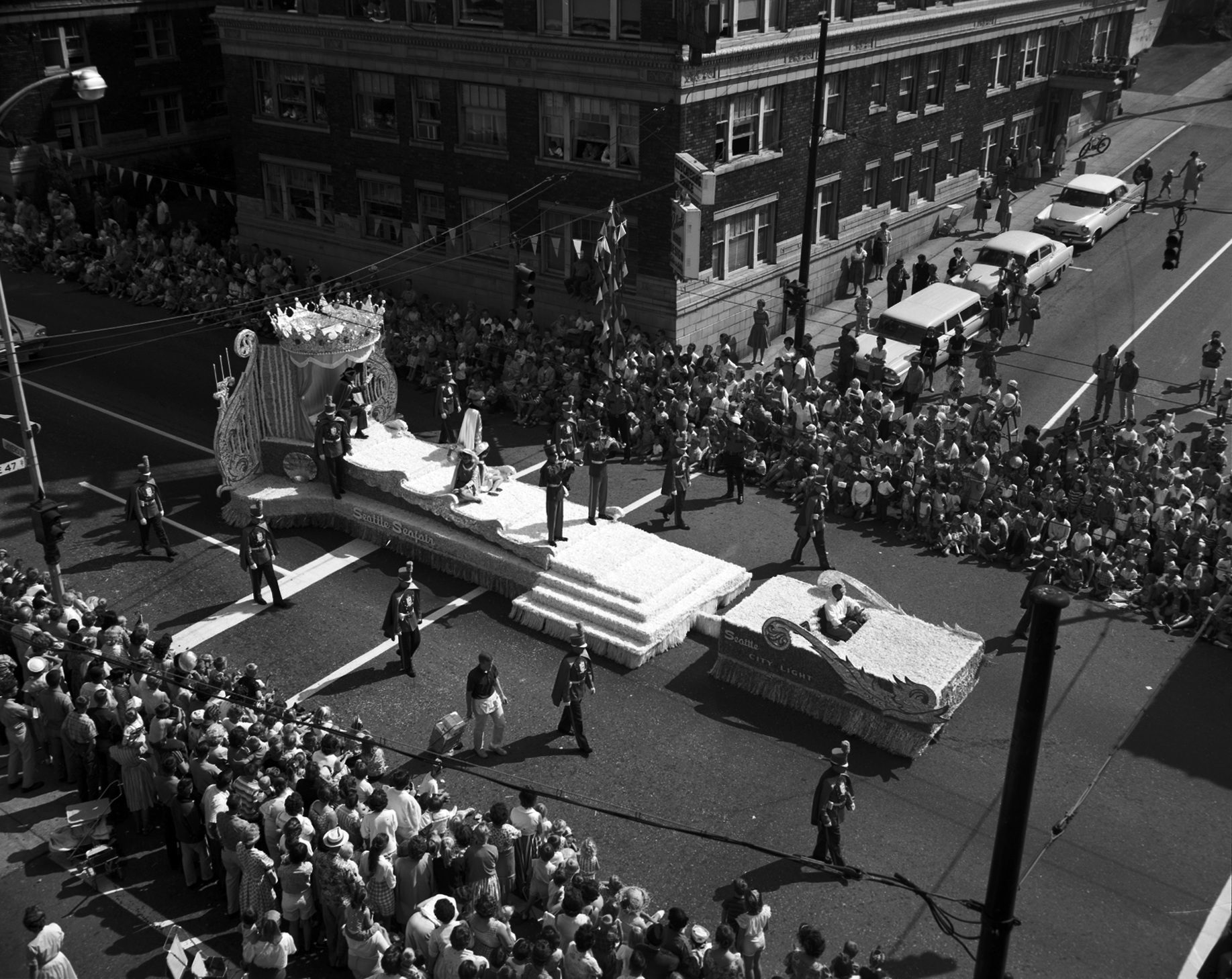 black and white photo of Seattle City Light float in 1961 Seafair parade